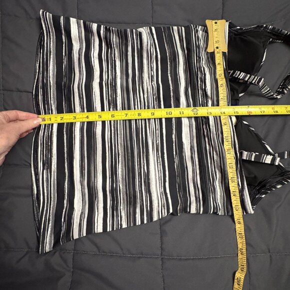 Lands' End V-Neck Wrap Underwire Tankini Swimsuit Top - Size: 8 Long - NWT - Picture 7 of 12